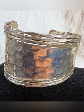 Beautiful vintage aged silvertone hammered weighted wideband cuff bracelet